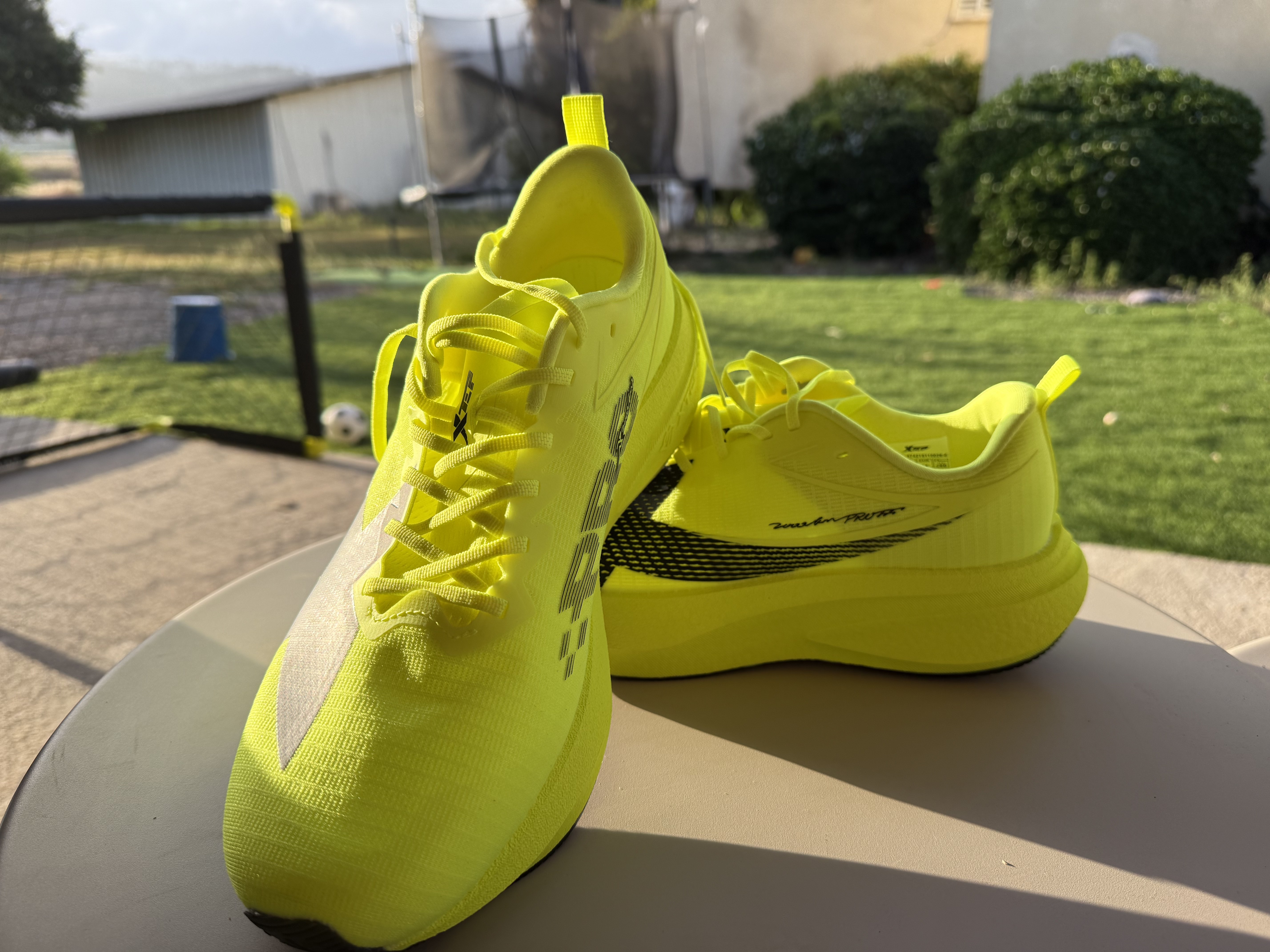 Xtep 2000KM Pro — side view
